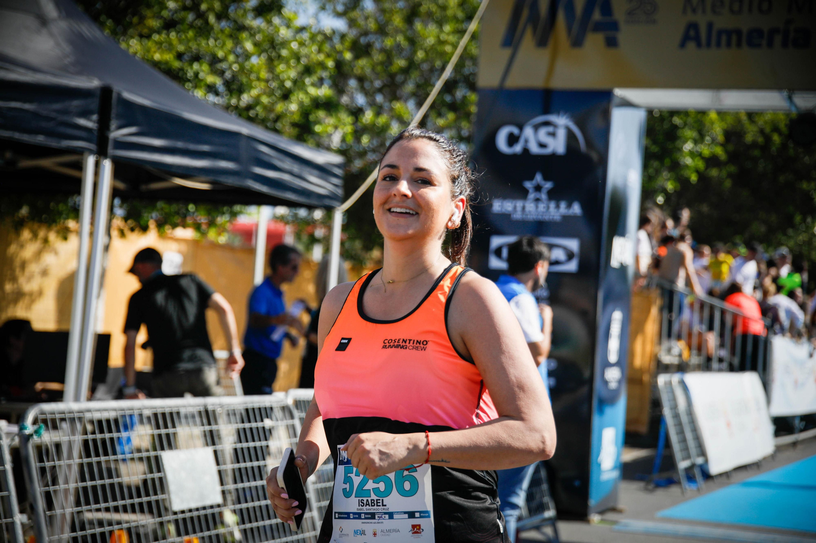 Imágenes de la llegada de la Media maratón Ciudad de Almería