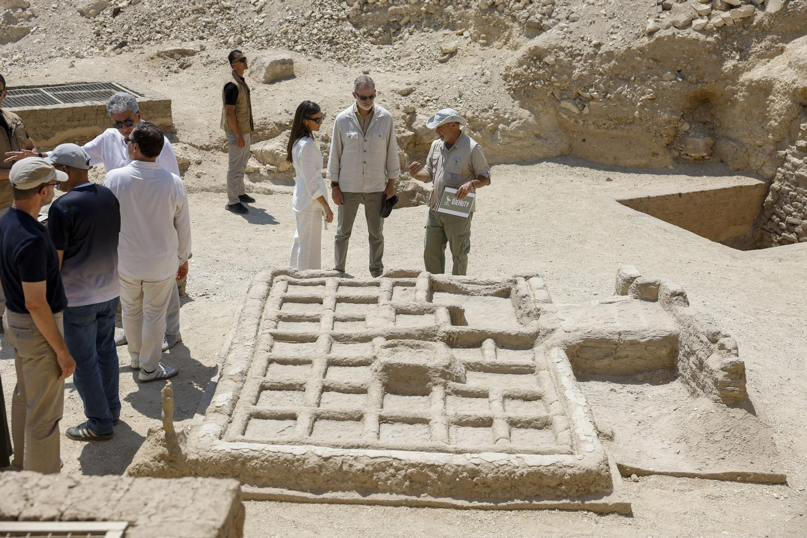 Las fotos de la visita de don Felipe y doña Letizia al Valle de los Reyes de Egipto, en Luxor