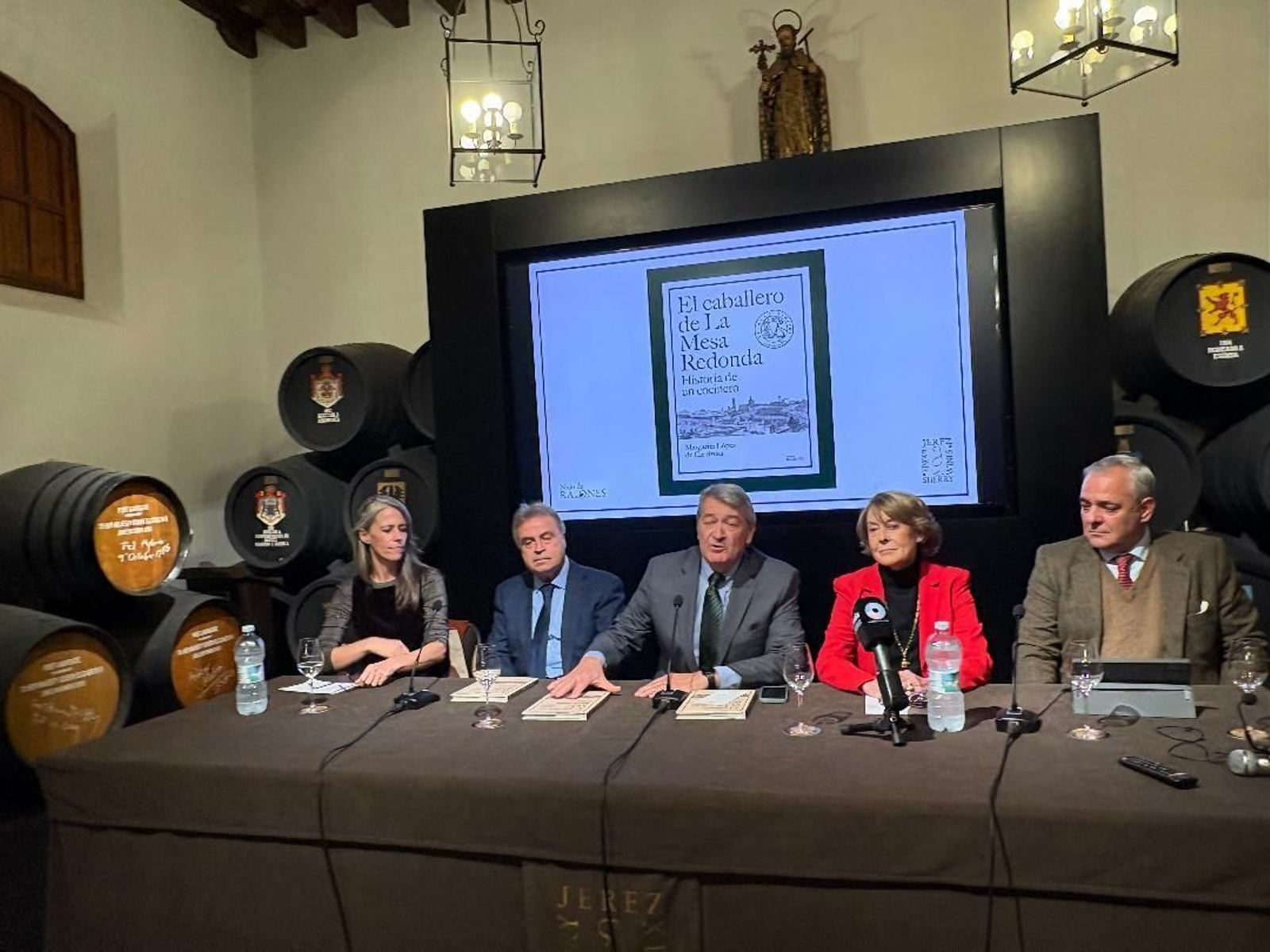 Paula Fernández de Bobadilla, Antonio Real, César Saldaña, Margarita López de Carrizosa y José Romero- Valdespino, durante la presentación.