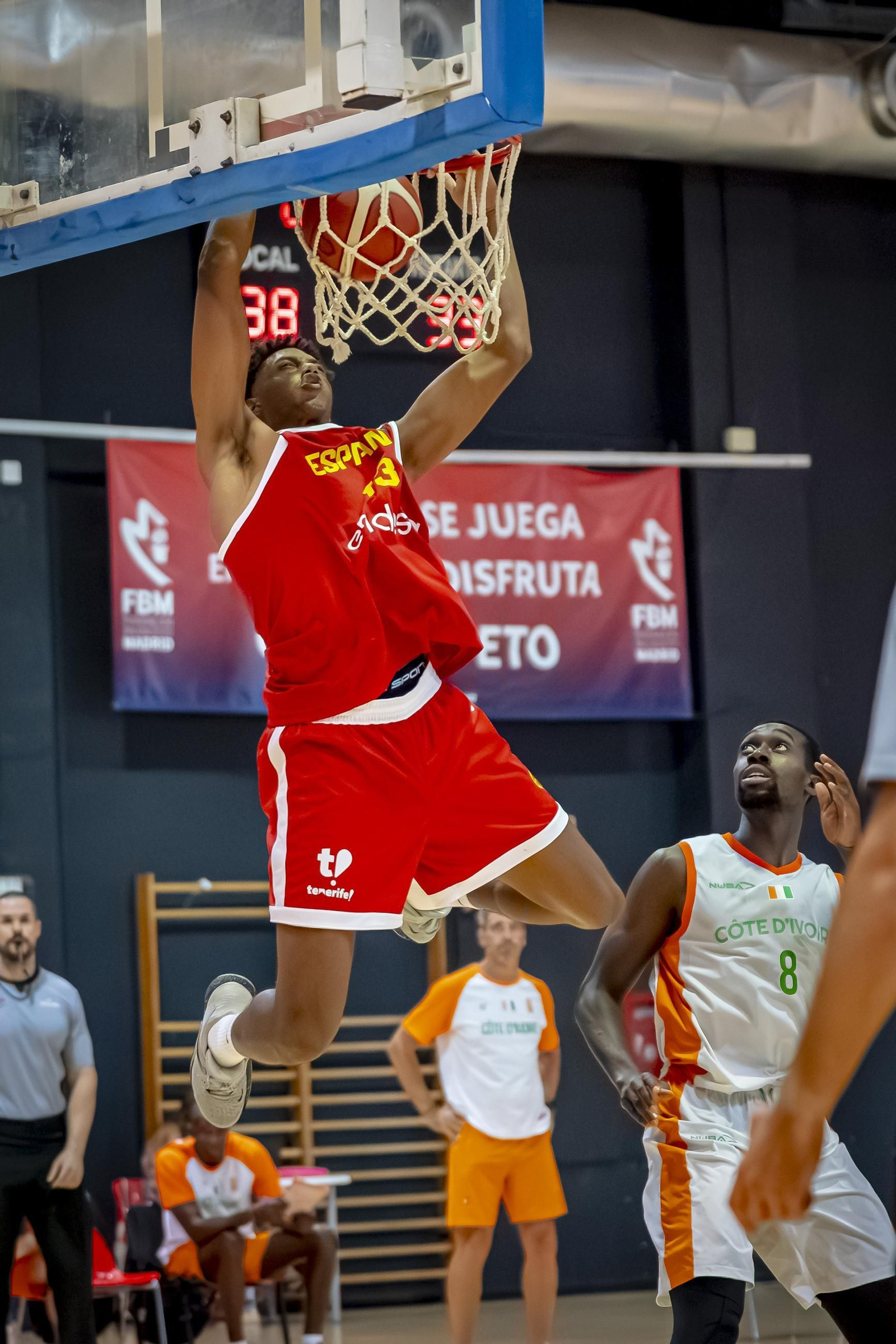 España B, con Álvaro Folgueiras, derrota a Costa de Marfil antes de venir a Málaga