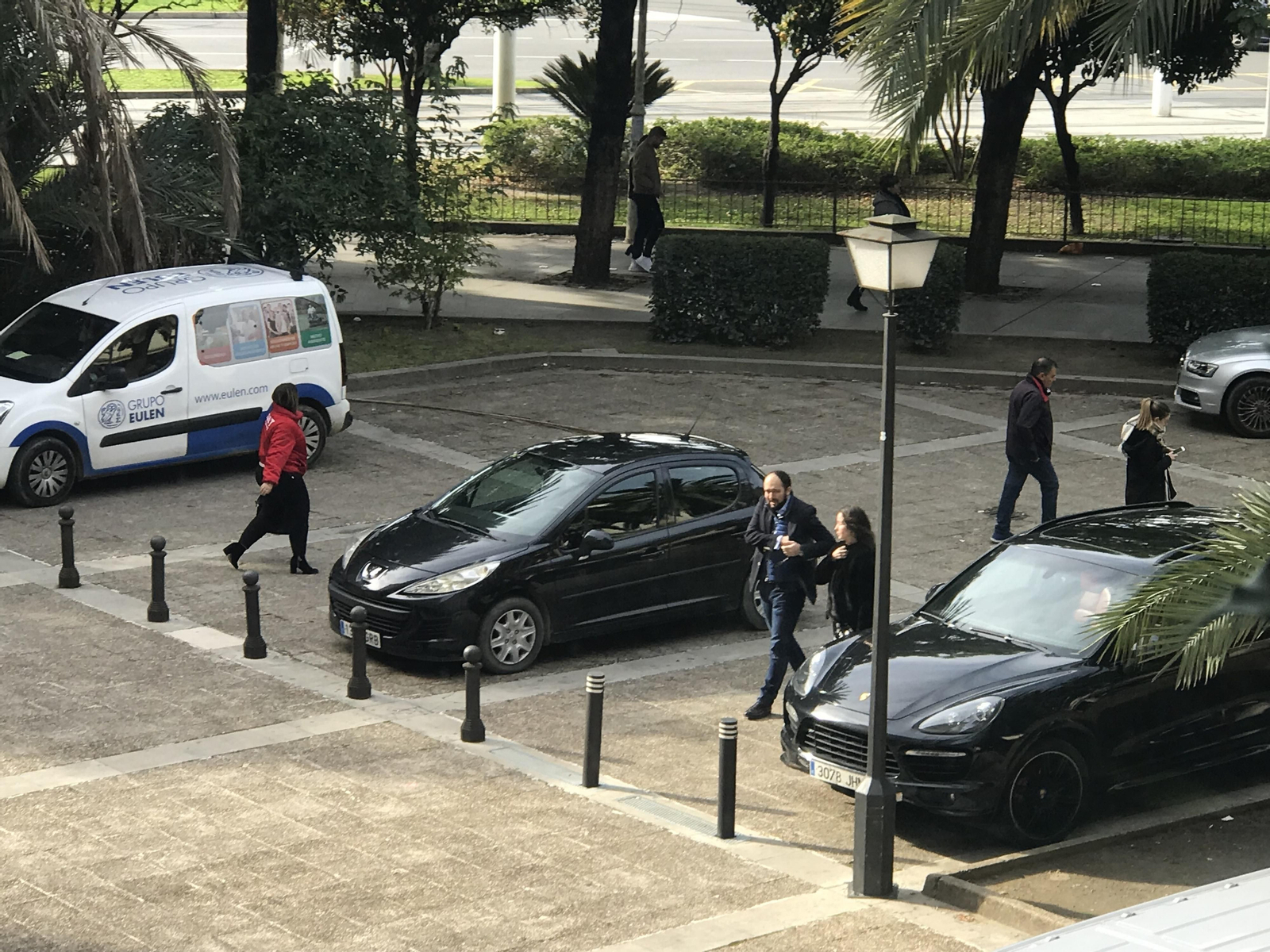 La juez Mercedes Alaya y el comandante de la UCO, ayer en el Palacio de Justicia. La juez Mercedes Alaya y el comandante de la UCO, ayer en el Palacio de Justicia.