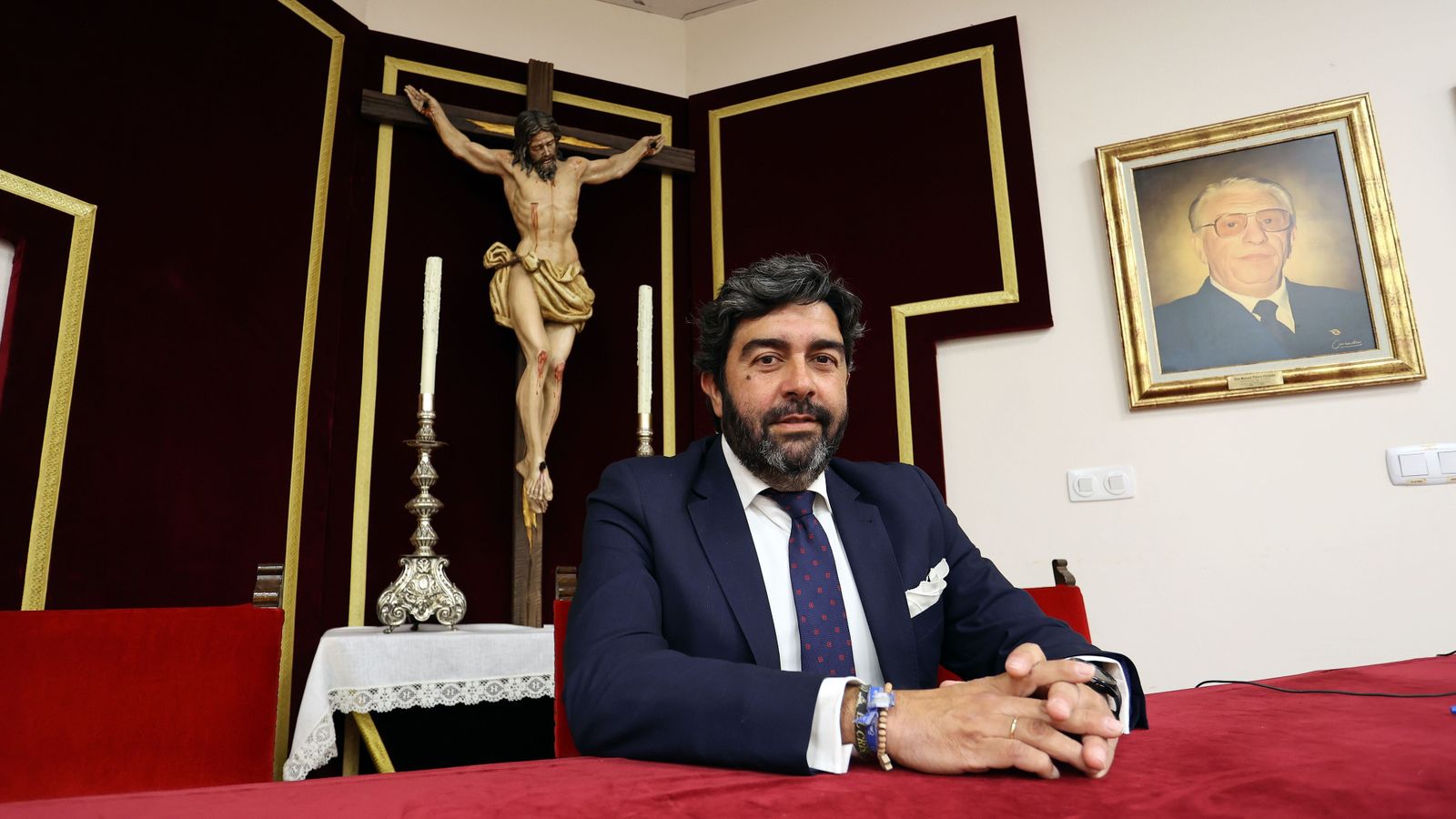 José Manuel García Cordero en la sala de plenos de la Unión de Hermandades.