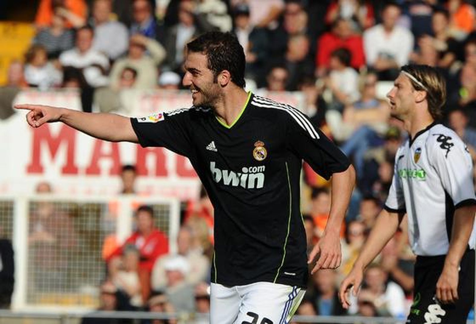 El Real Madrid golea al Valencia a domicilio (3-6). / AFP