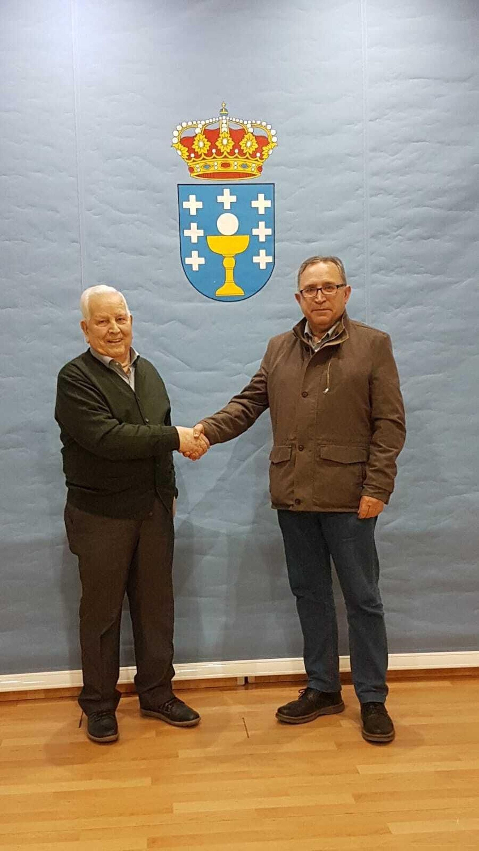 Alfredo Otero y José Antonio Otero, antiguo y nuevo presidente, respectivamente, del Lar Gallego de Sevilla.