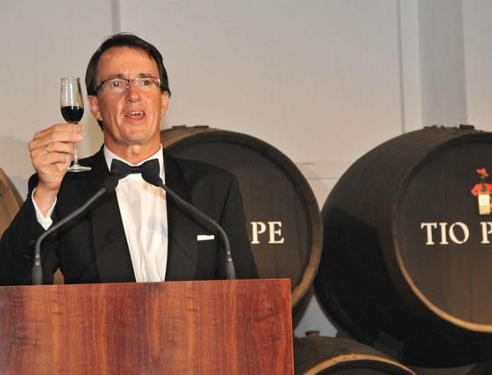 El presidente de González Byass, en el momento de compartir el brindis final con los asistentes.

Foto: Pascual