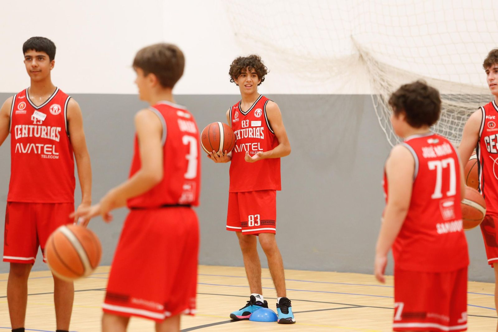 Fotos del encuentro de Pau Gasol con niños en el pabellón de San Roque