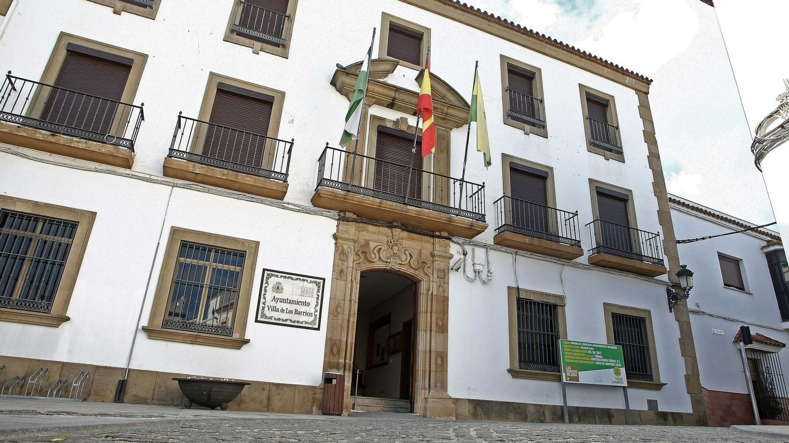 Fachada del Ayuntamiento de Los Barrios. Fachada del Ayuntamiento de Los Barrios.