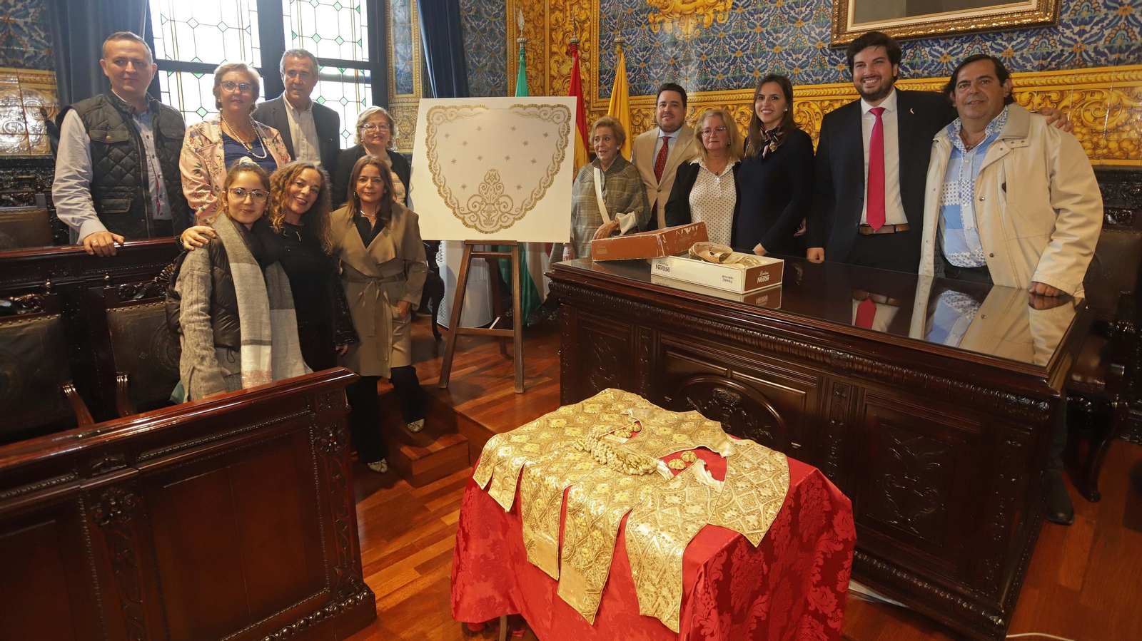 Fotos del traje donado por Miguelín a la Virgen de La Palma