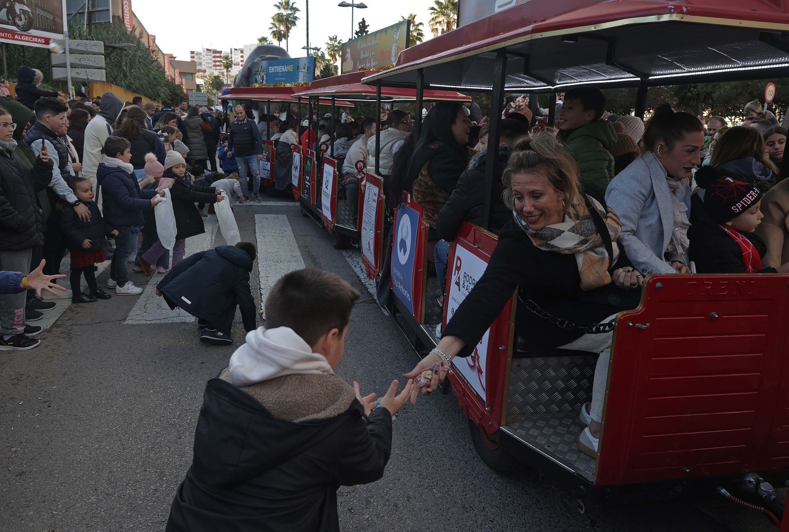 Fotos de la cabalgata de los Reyes Magos en Algeciras