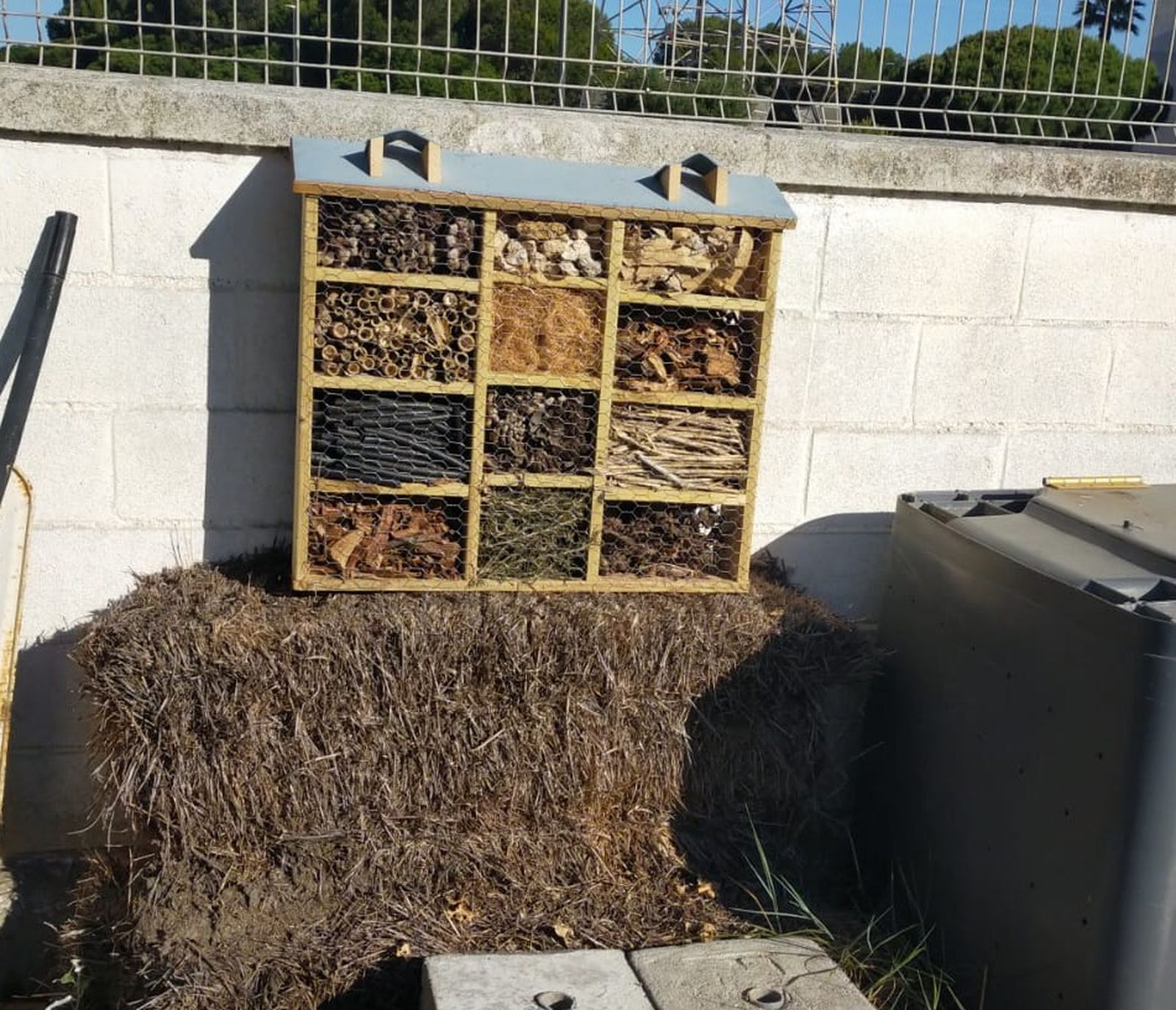 Uno de los 'Hoteles para insectos' elaborados en Puerto Real