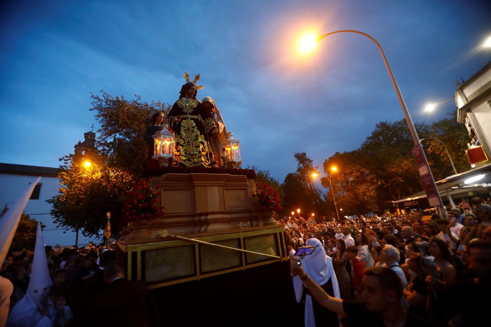 La procesión del Señor de la Salud de Puerta Nueva, en imágenes
