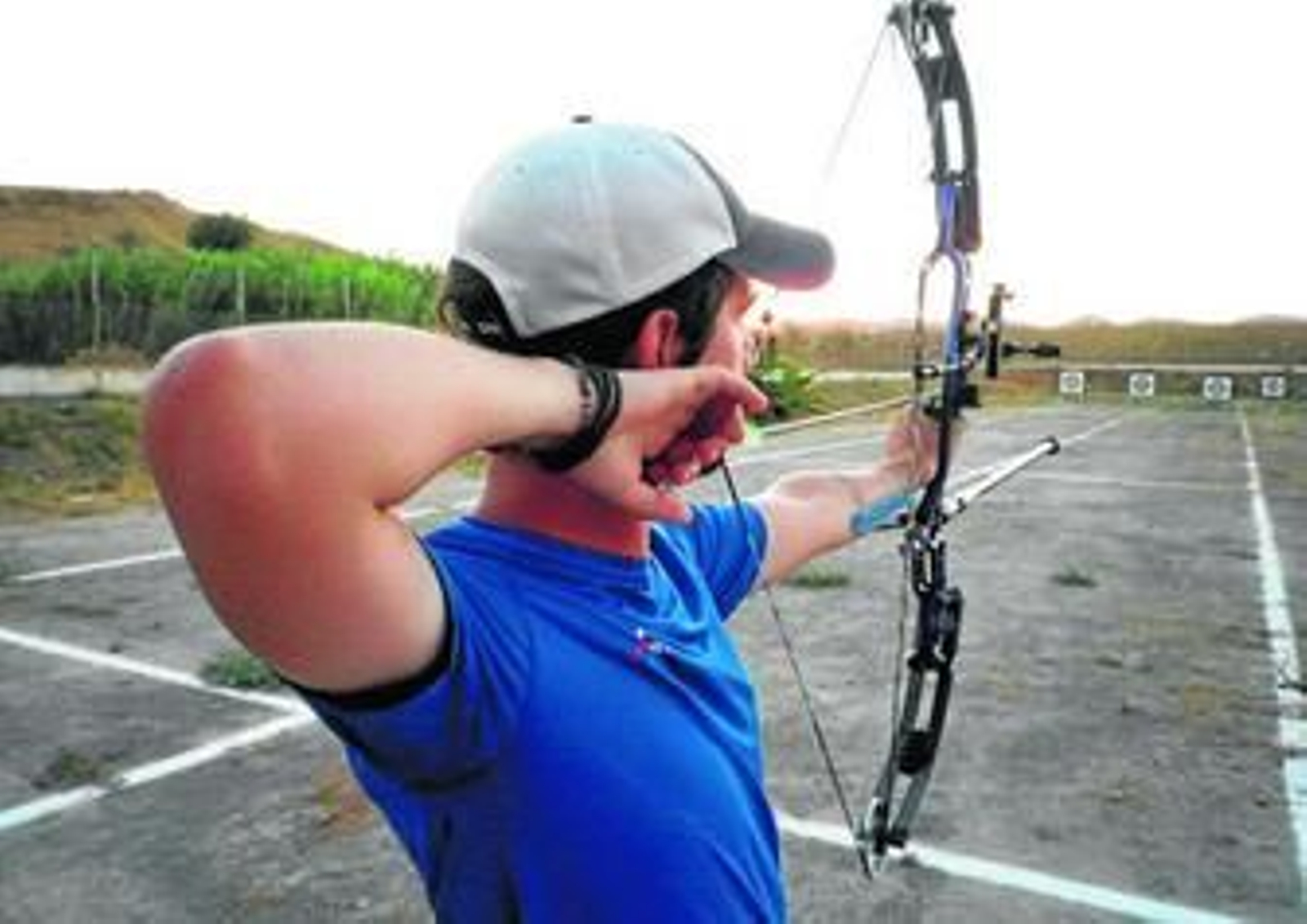 Francisco Javier Valverde, entrenando en las pistas de la Federación Andaluza de tiro con arco.