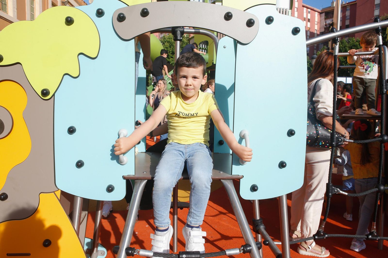 Las fotos de la inauguración del nuevo parque infantil junto al Conservatorio de La Línea