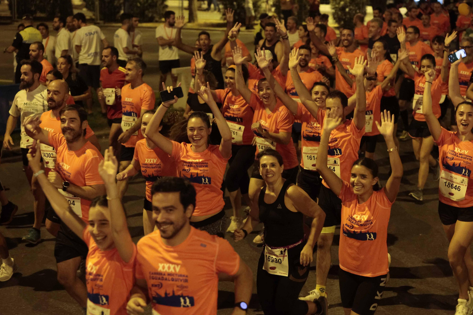 Búscate en las fotos de la Carrera Nocturna (III)