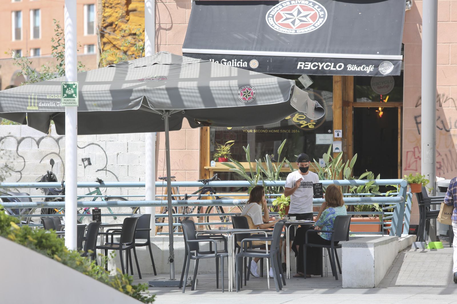 Fotos de los bares de Málaga, todavía a medio gas, en la recta final de la fase 3