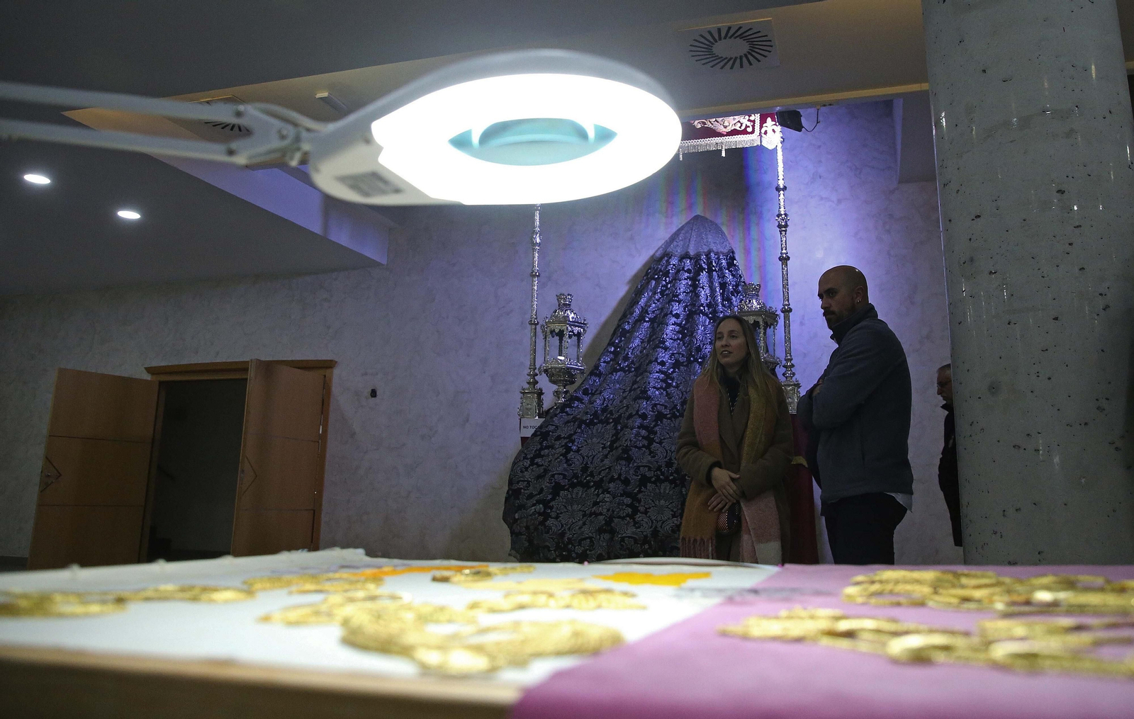 Fotos de la exposición de enseres cofrades en La Línea