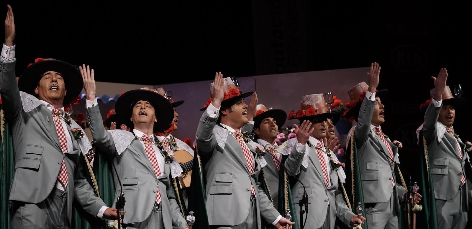 La chirigota 'Refalín, el Pegoletes', encargada de abrir el concurso.