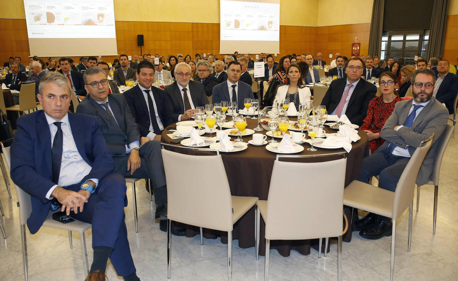 Las imágenes del foro joly con Elías Bendodo