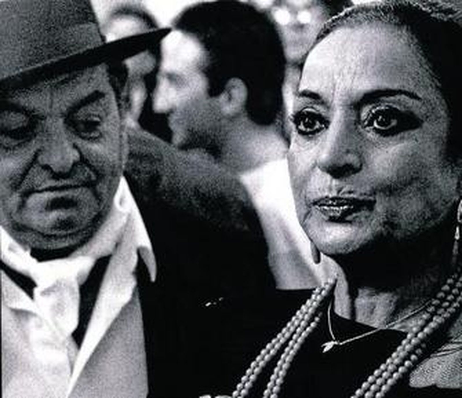 1. Farruco y Lola Flores en el Casino de Madrid, en 1994, tan sólo un año antes de la muerte de La Faraona. El bailaor y patriarca de los Farruco fallecería en 1997. 2. Paco de Lucía (Algeciras, 1947-México, 2014) en una imagen tomada en Sevilla en 1998. 3. Chano Lobato (Cádiz, 1927-Sevilla, 2009), a compás con Manuel Soler (Sevilla, 1943-2003).