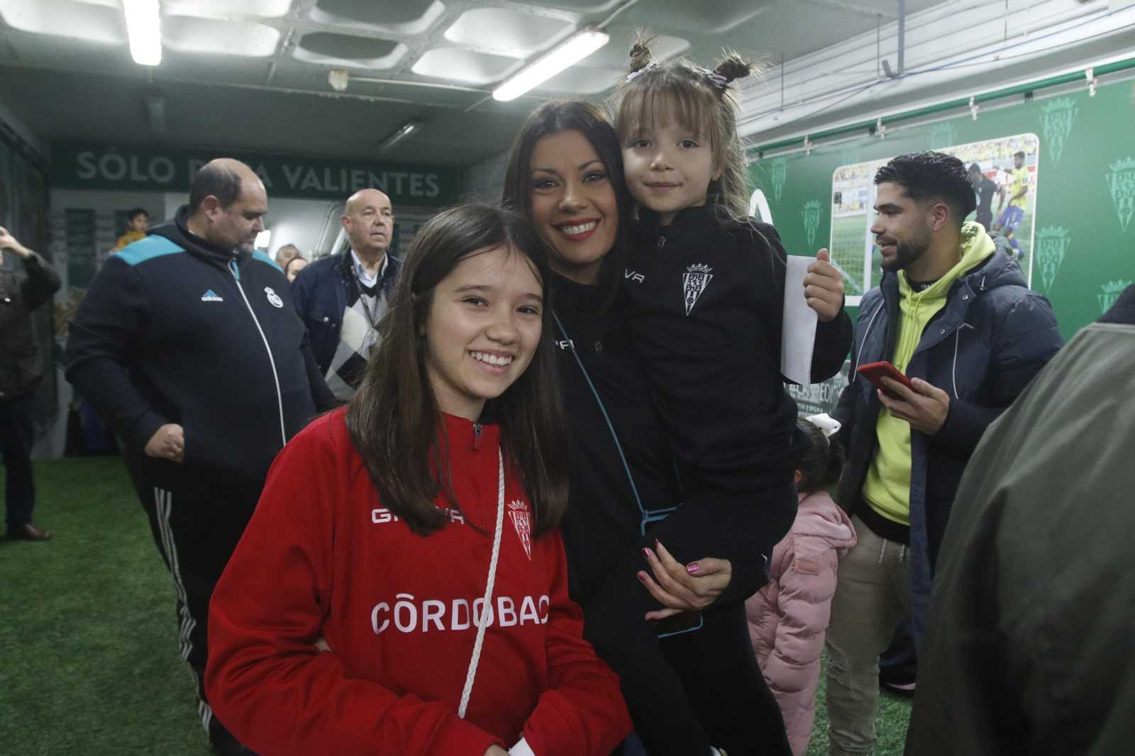 Los Reyes Magos en El Arcángel con la afición del Córdoba CF, en imágenes
