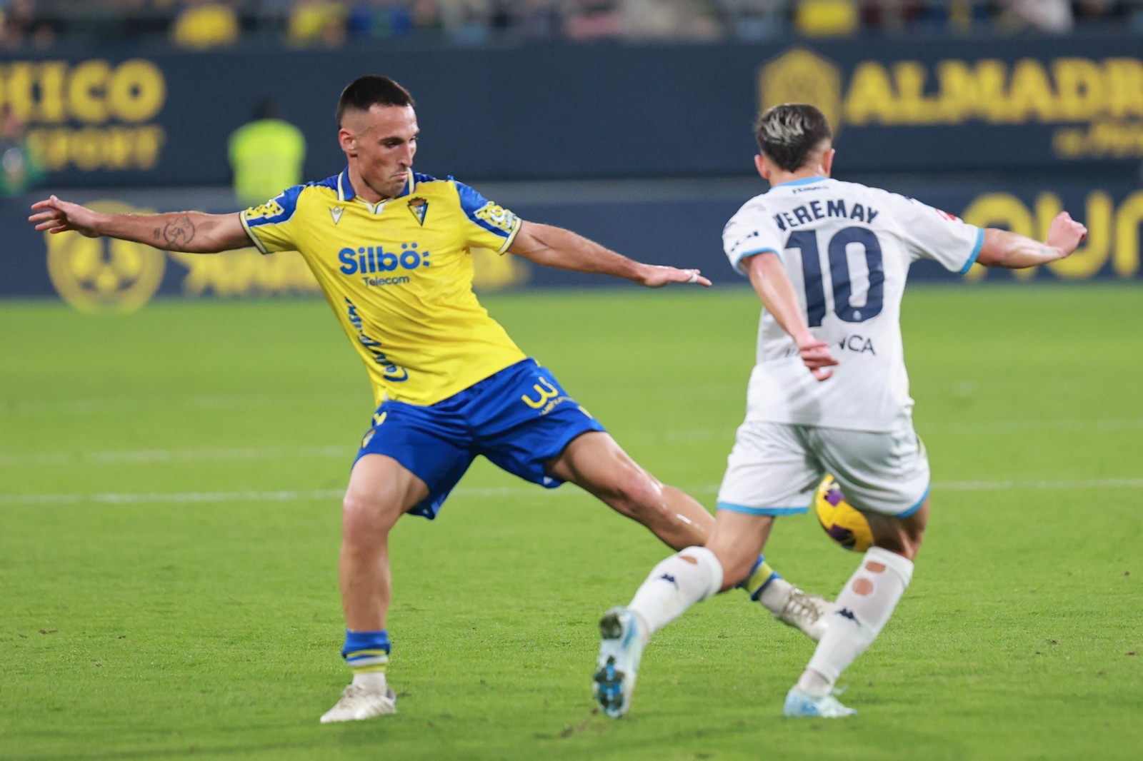 Búscate entre las imágenes del partido de fútbol entre Cádiz CF y Deportivo