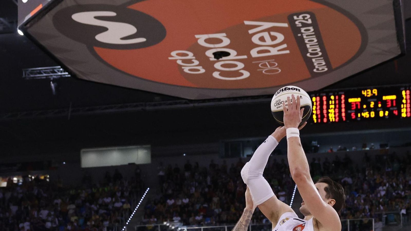 El Unicaja, campeón de Copa: Todas las imágenes del partido, la fiesta y la llegada a Málaga