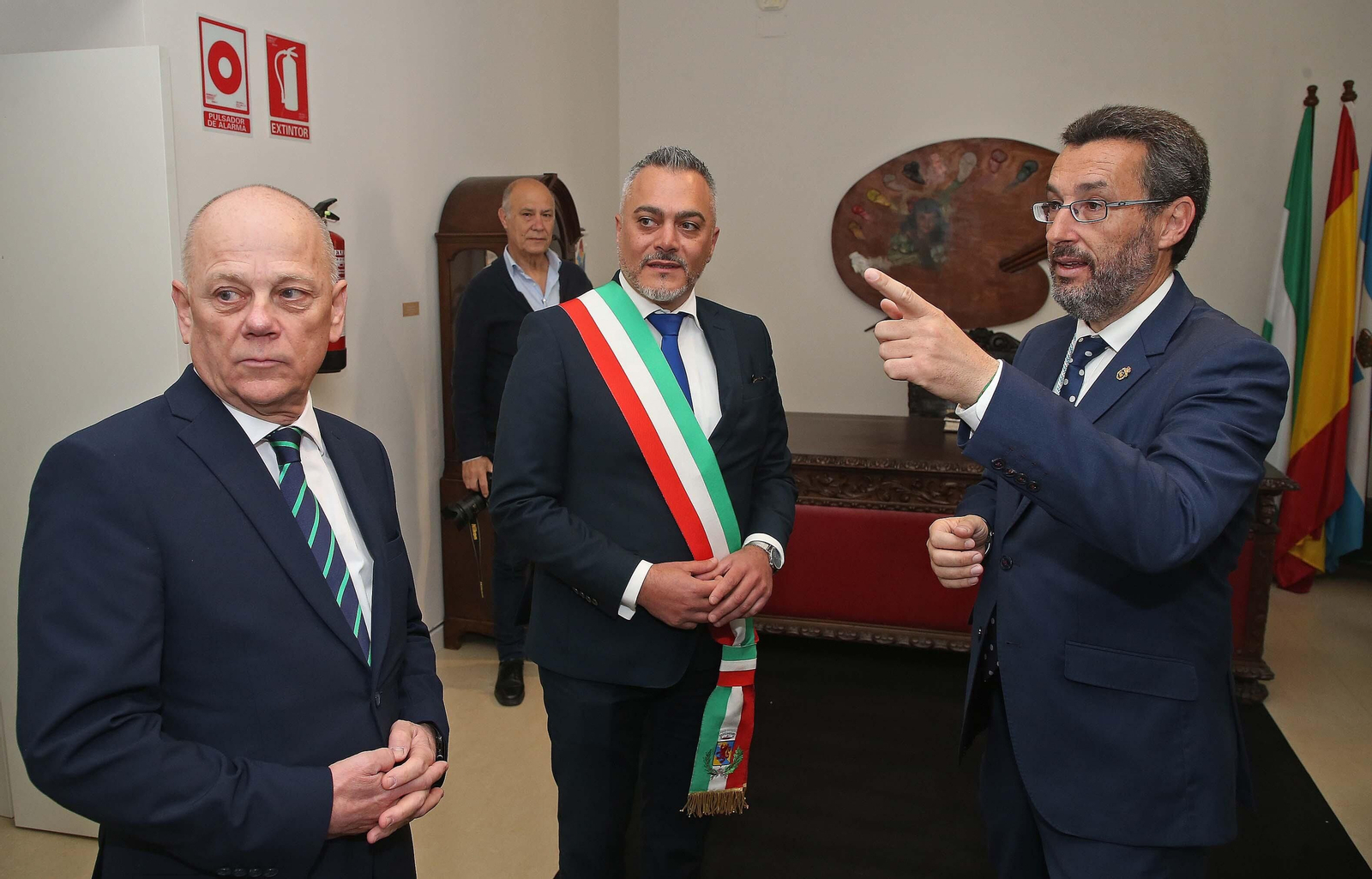 Fotos del acto de hermanamiento de La Línea con Buonabitacolo