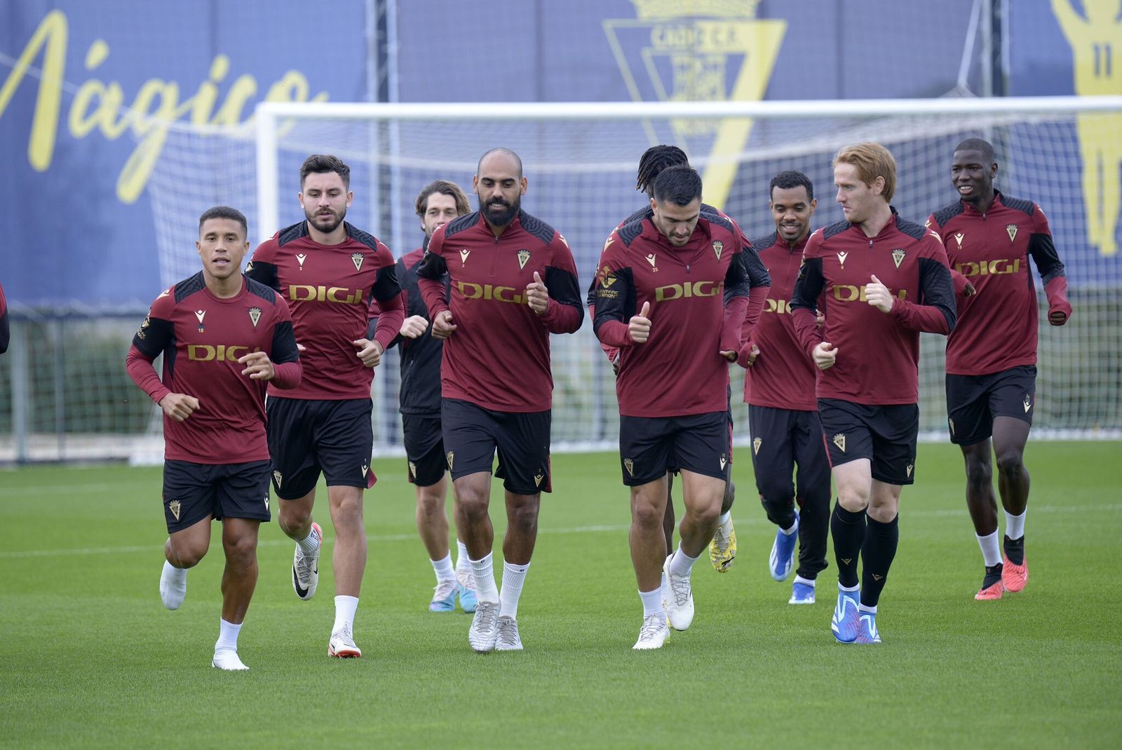 Jugadores del Cádiz en la sesión del miércoles.