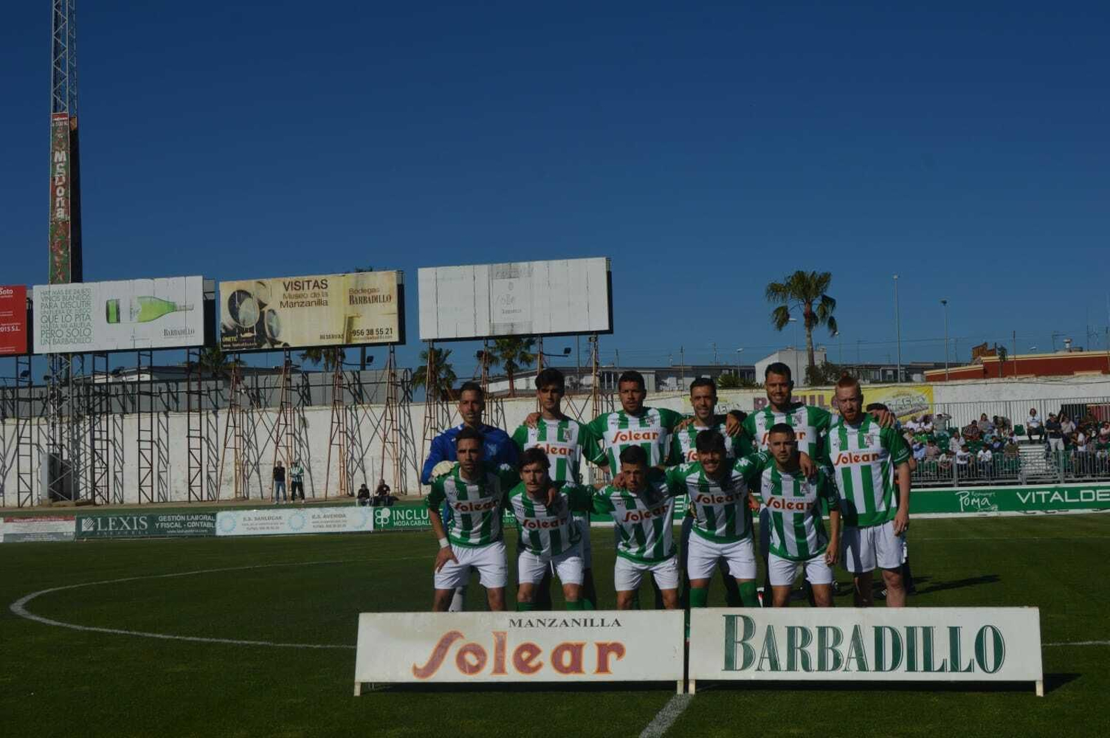 Formación del Atlético Sanluqueño en el partido contra el Sevilla Atlético.