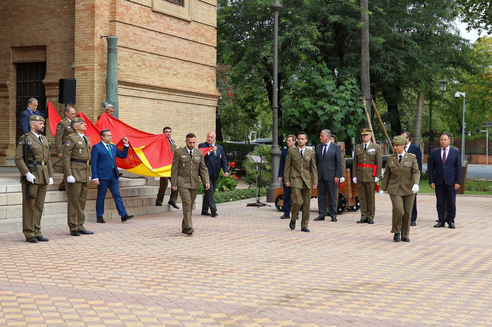 Izado de bandera en Capitanía General Izado de bandera en Capitanía General