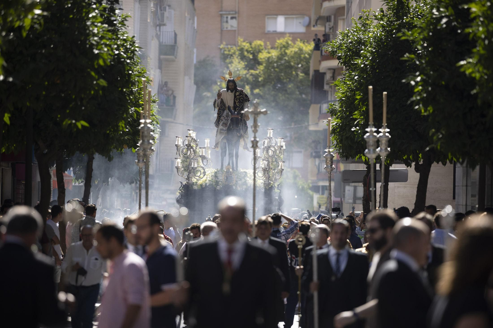 Imágenes de la salida extraordinaria de La Borriquita por las calles de Huelva