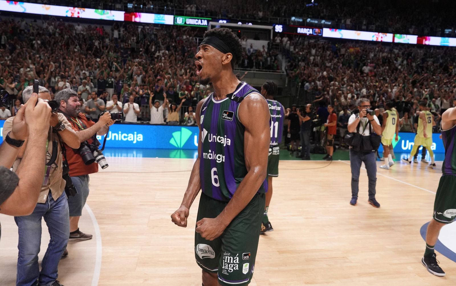 El tapón de Kameron Taylor a Satoransky, una foto viral