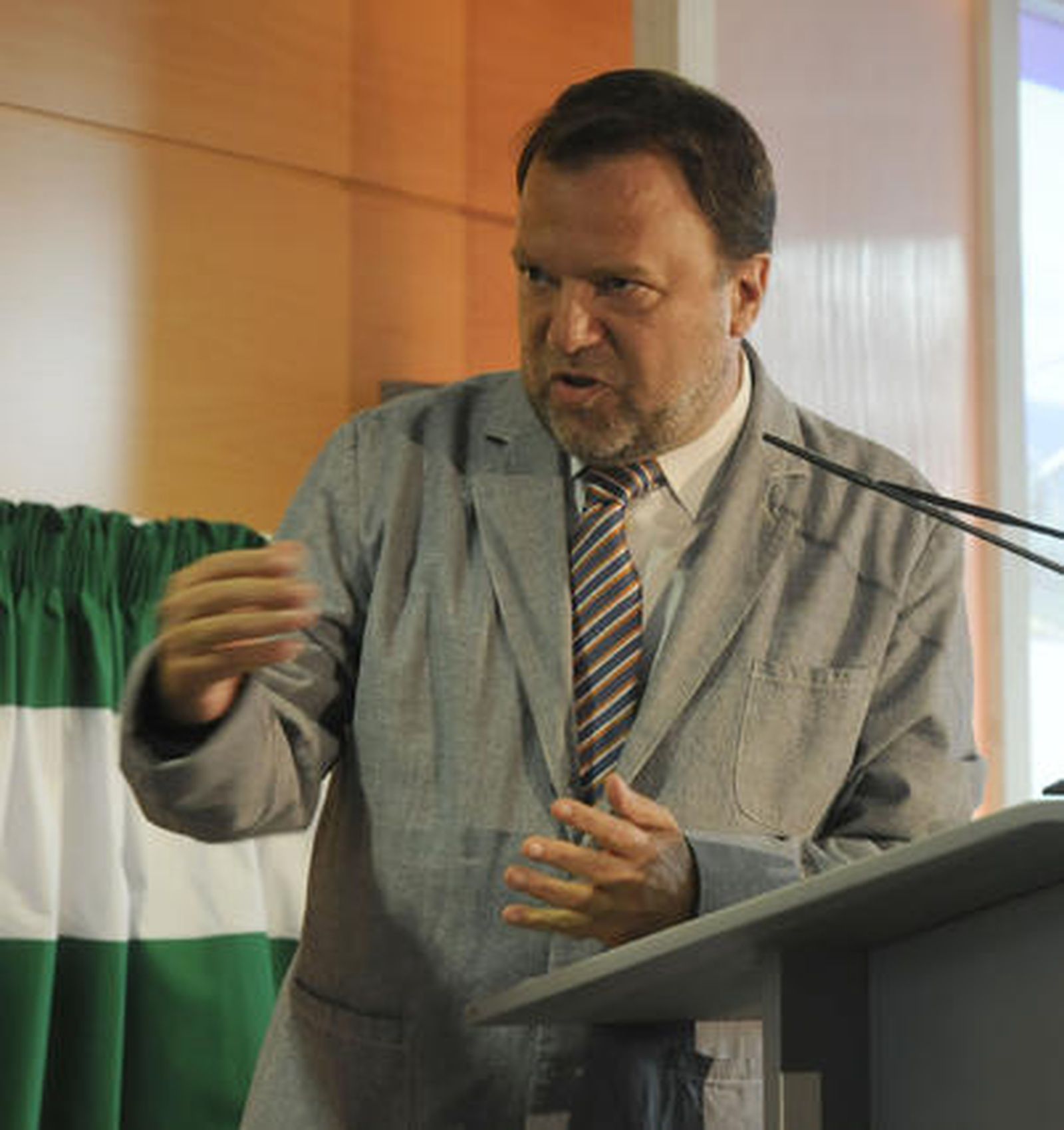 Alfredo Sánchez Monteseirín en la inauguración del centro de pilotos de Airbus Military.

Foto: Juan Carlos Vázquez