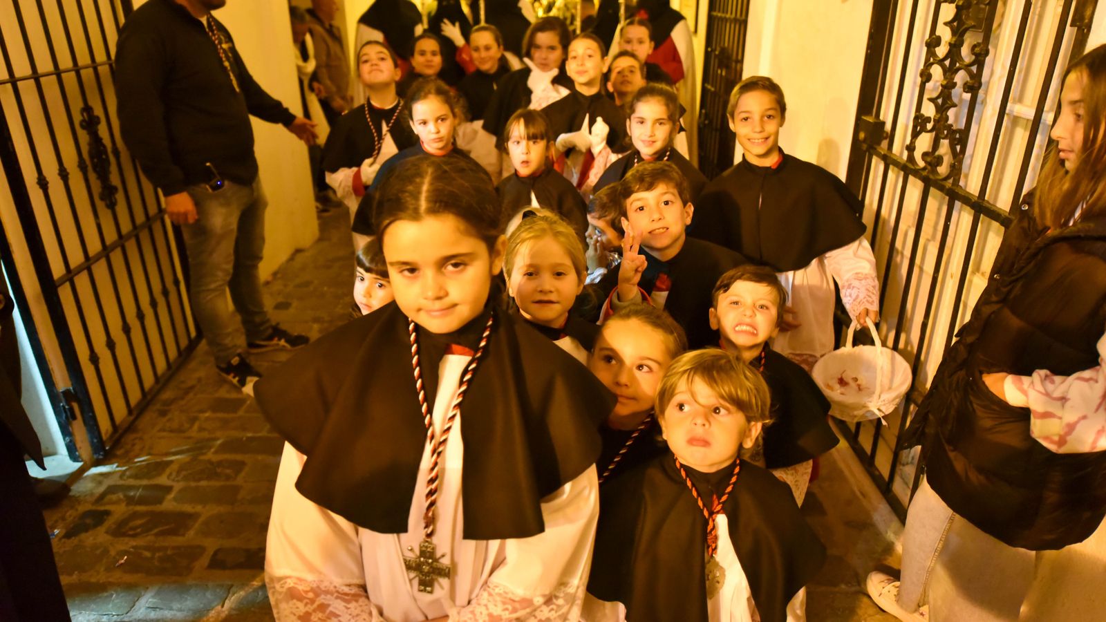 Fotos del Martes Santos en Tarifa: Santisimo Cristo de la Salud y Nuestra Señora de los Dolores