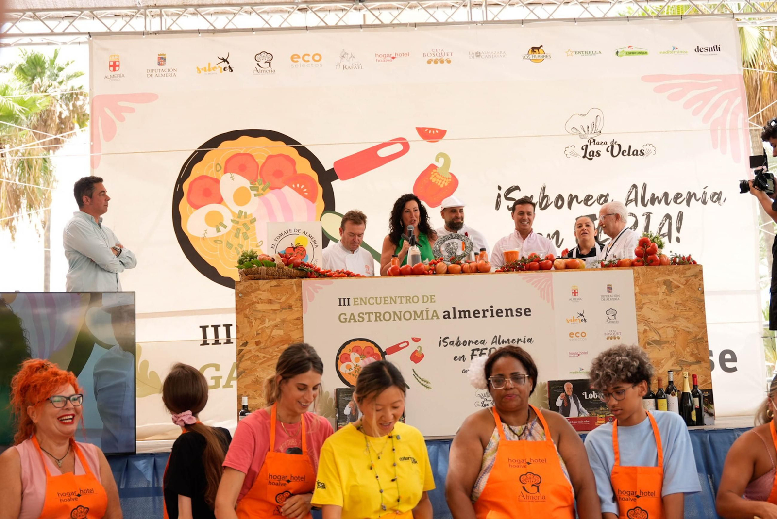 La Cofradía del Tomate y la semifinal del concurso gastronómico de la Feria de Almería, en imágenes