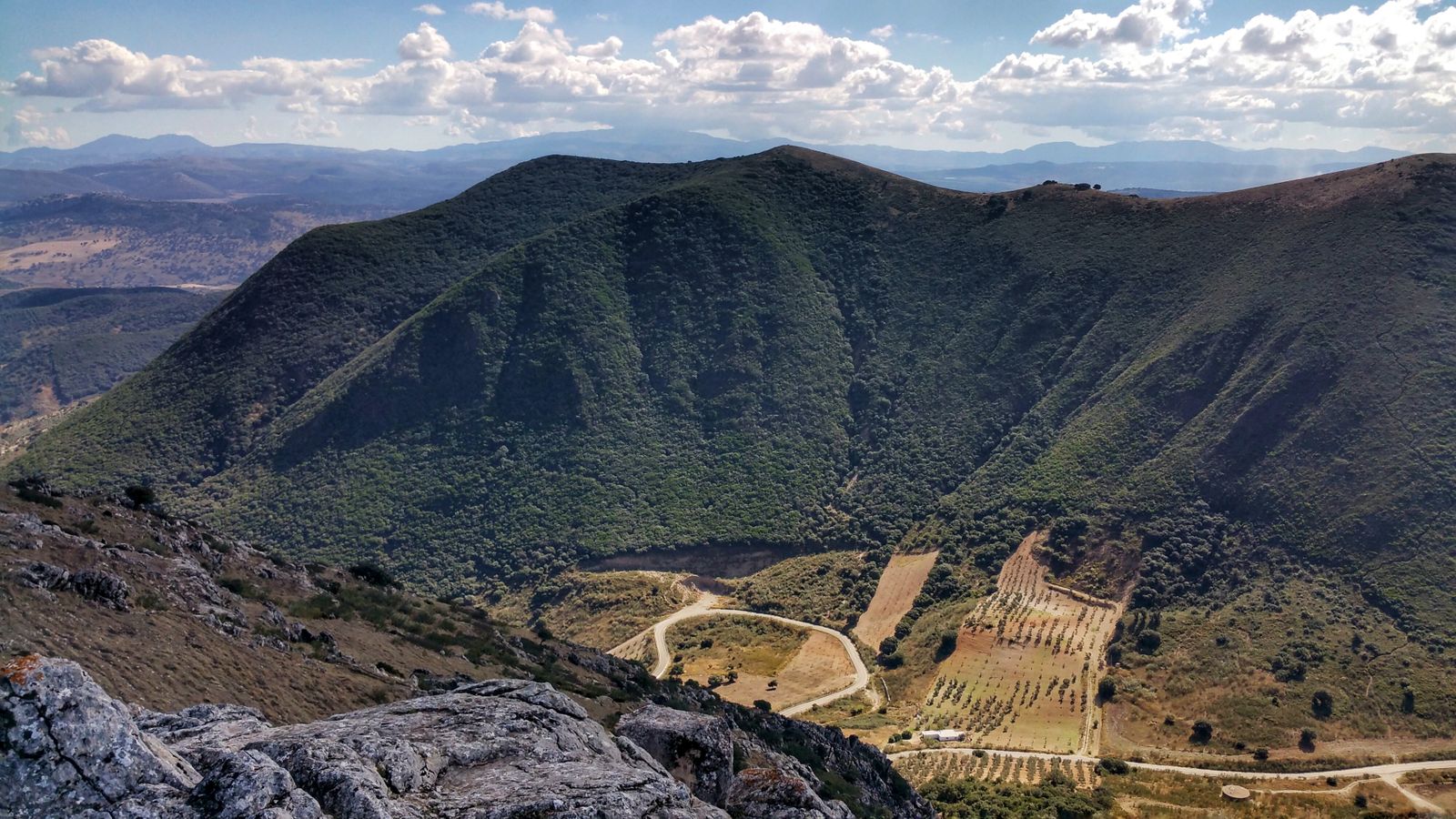 De sendero al pico más alto de la provincia