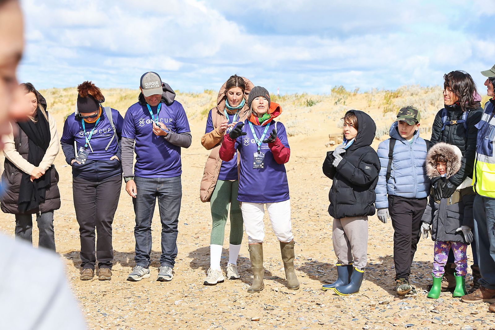 Imágenes de la Acción medioambiental de limpieza en la playa del Espigón, organizada por Gañafote Cup