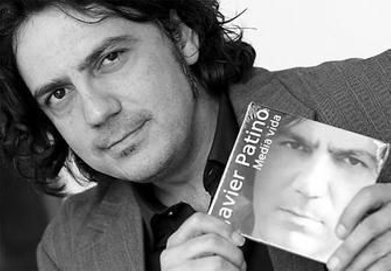 Patino posa con su primer hijo discográfico, 'Media vida'.