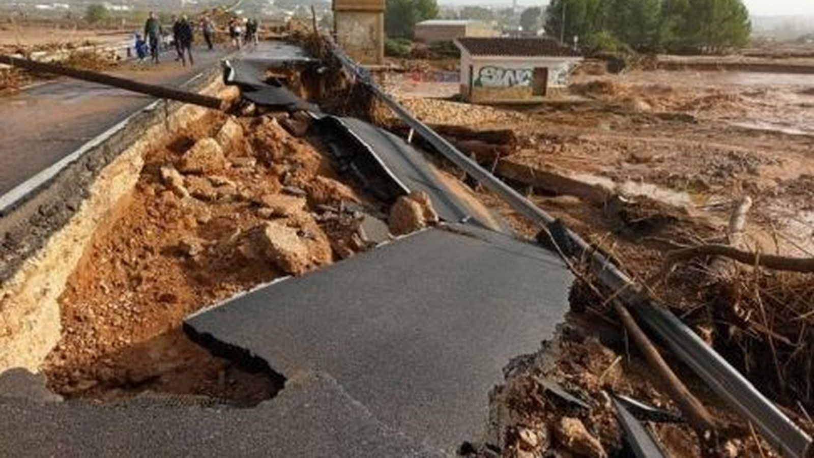 Valencia trata de recomponerse de los efectos trágicos de la DANA