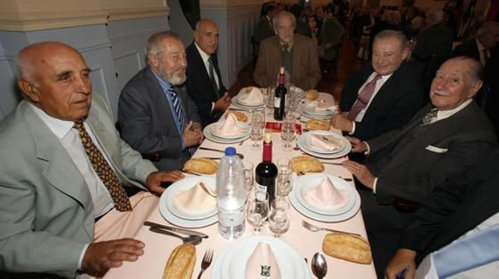 Los jerezanos afincados en Madrid se dieron cita en el Centro Cultural de los ejércitos para rendir homenaje a Bertín Osborne./José Ramón Ladra

Foto: Jose Ramon Ladra