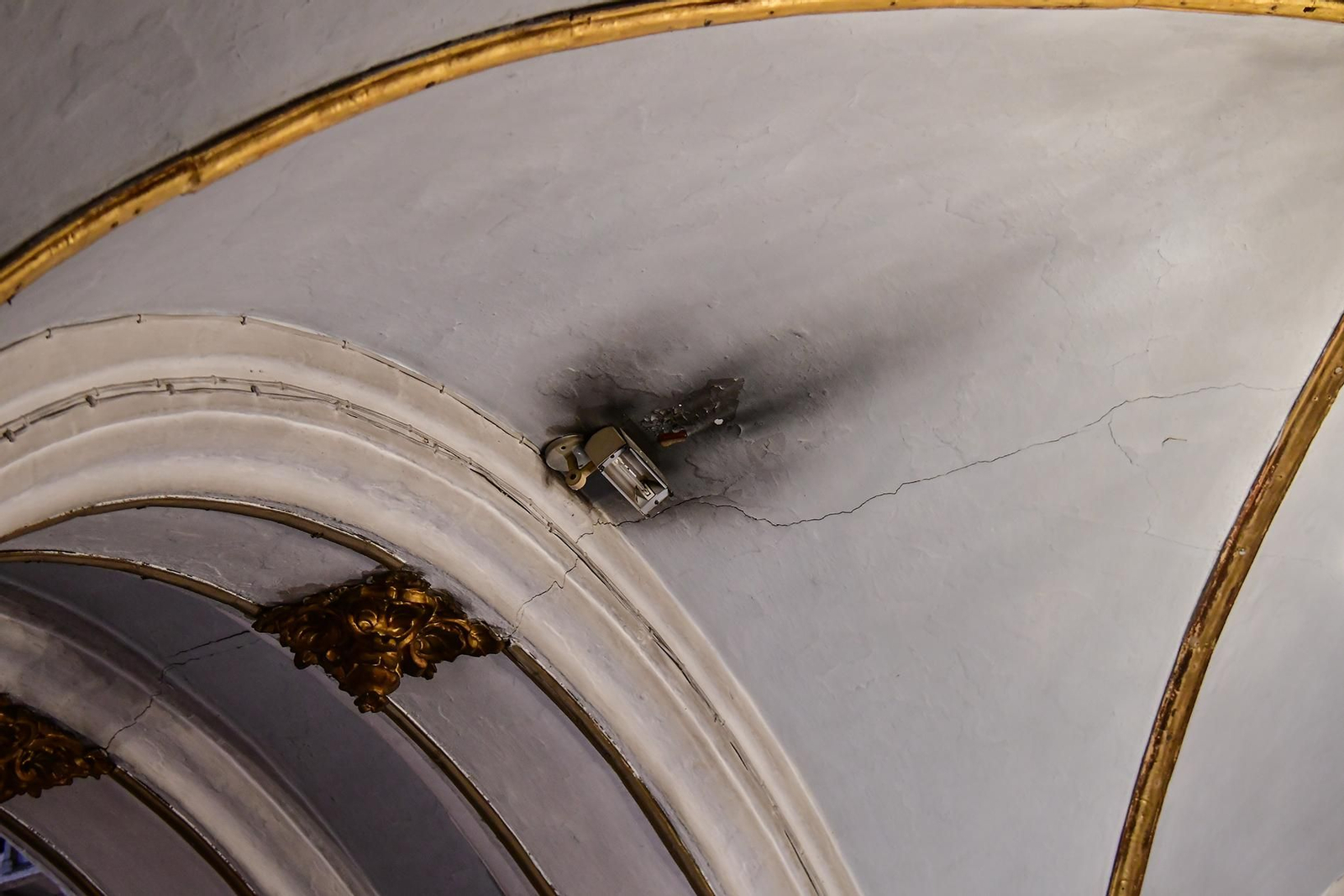 El mal estado de la iglesia de San Juan de Dios