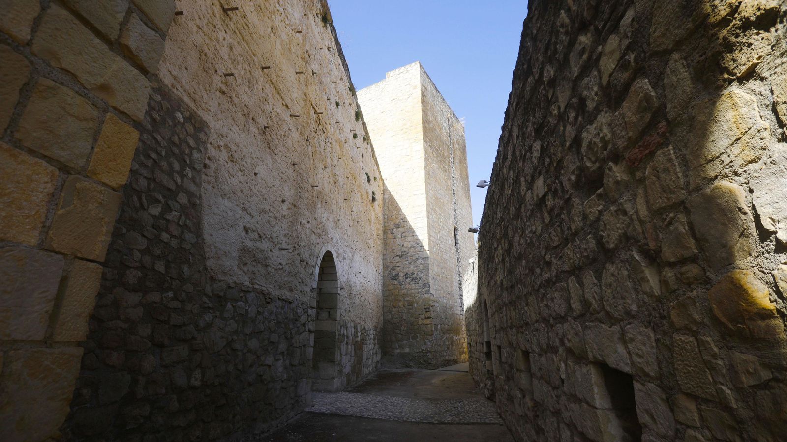 Interior del Castillo del Moral de Lucena.