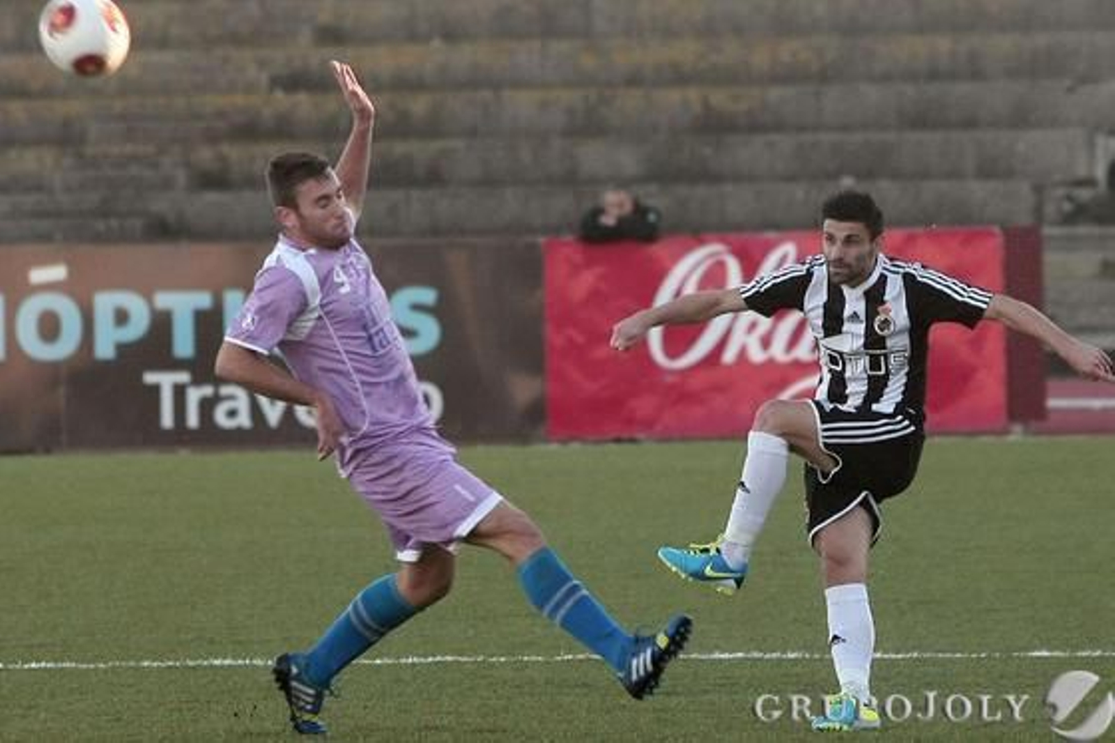 La Balona tropieza en el Municipal (1-2) y deja pasar una oportunidad de cazar al cuarto

Foto: Paco Guerrero
