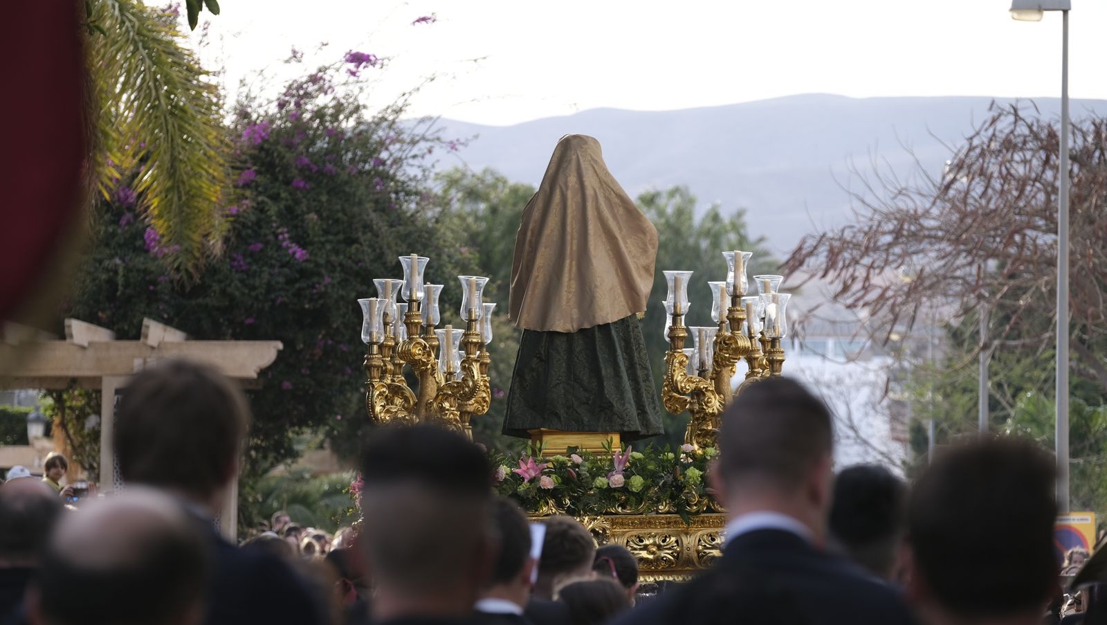 La procesión del Encuentro por las calles de Almería, en imágenes