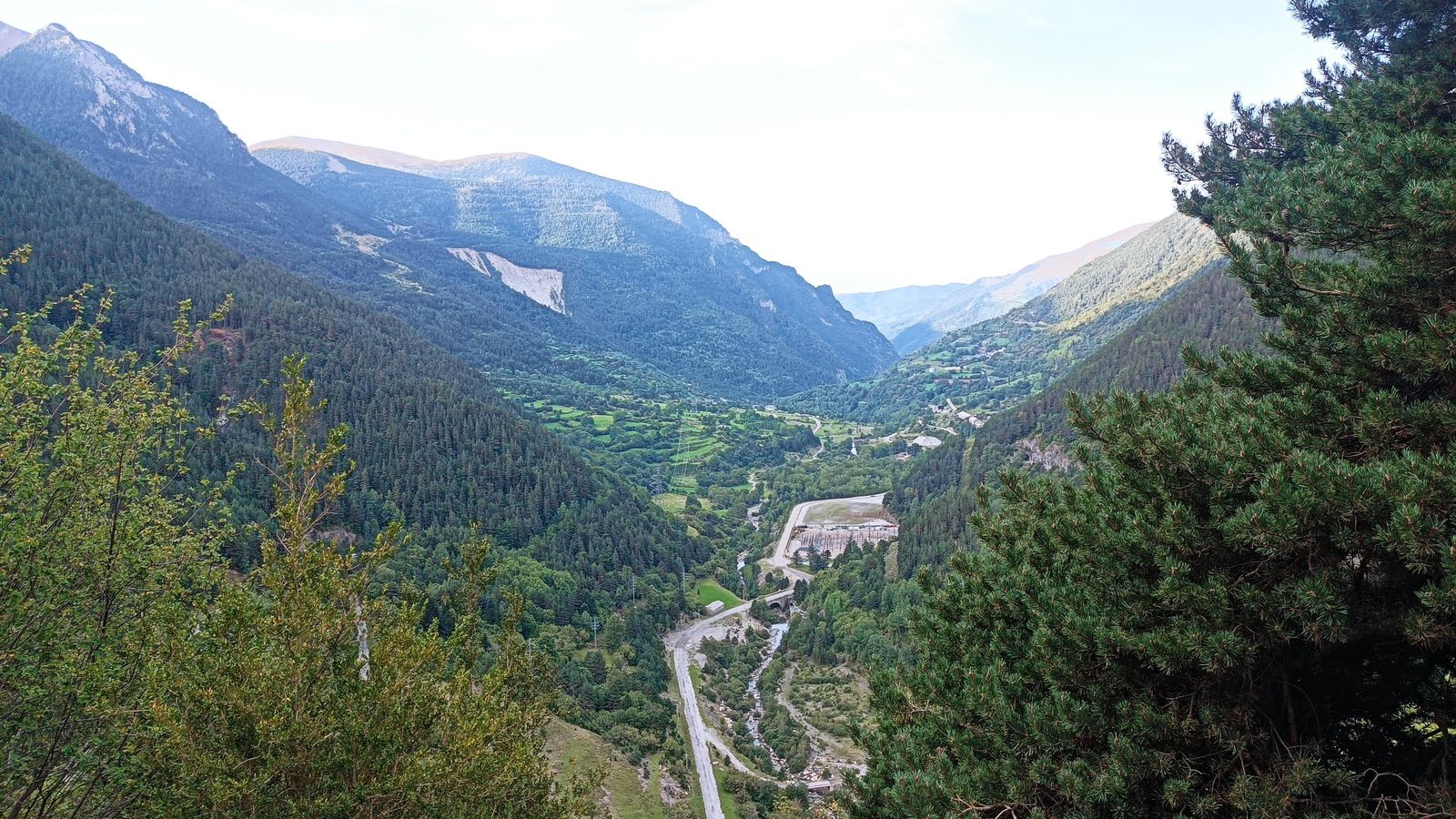Abajo del todo vemos la Central Eléctrica de Moralets.