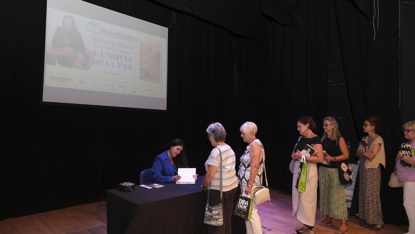 Las imágenes del Diario de los Libros con la escritora Rosario Raro