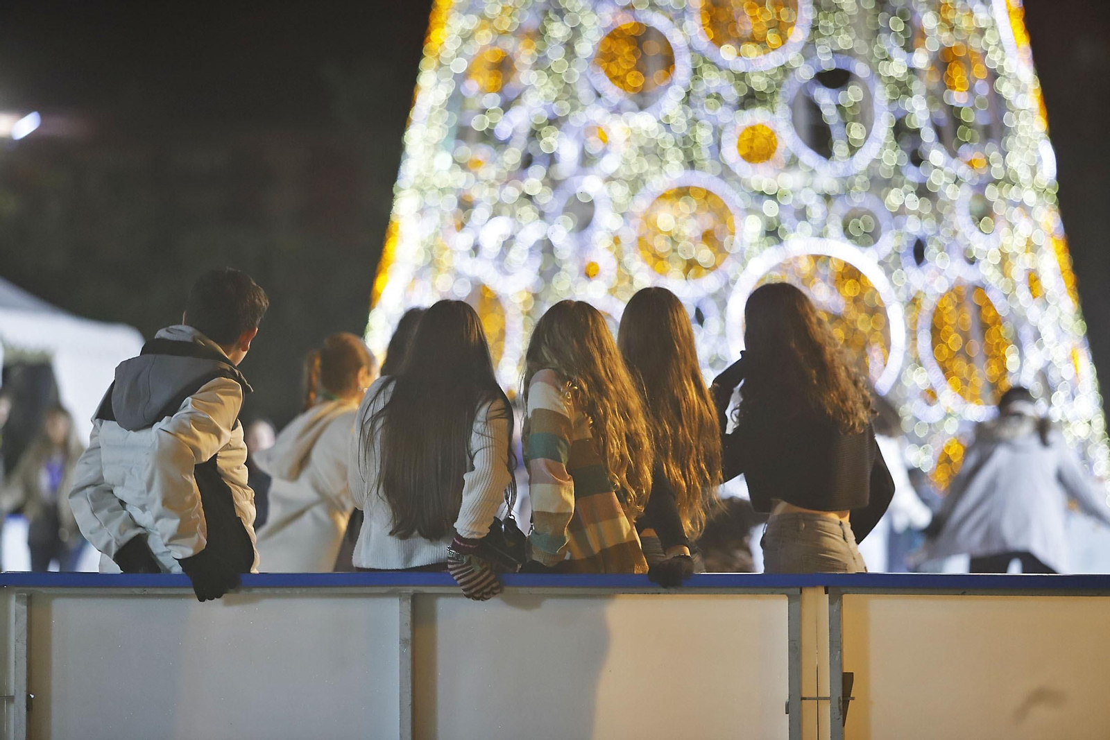 Imágenes de la pista de hielo en Isla Chica por Navidad