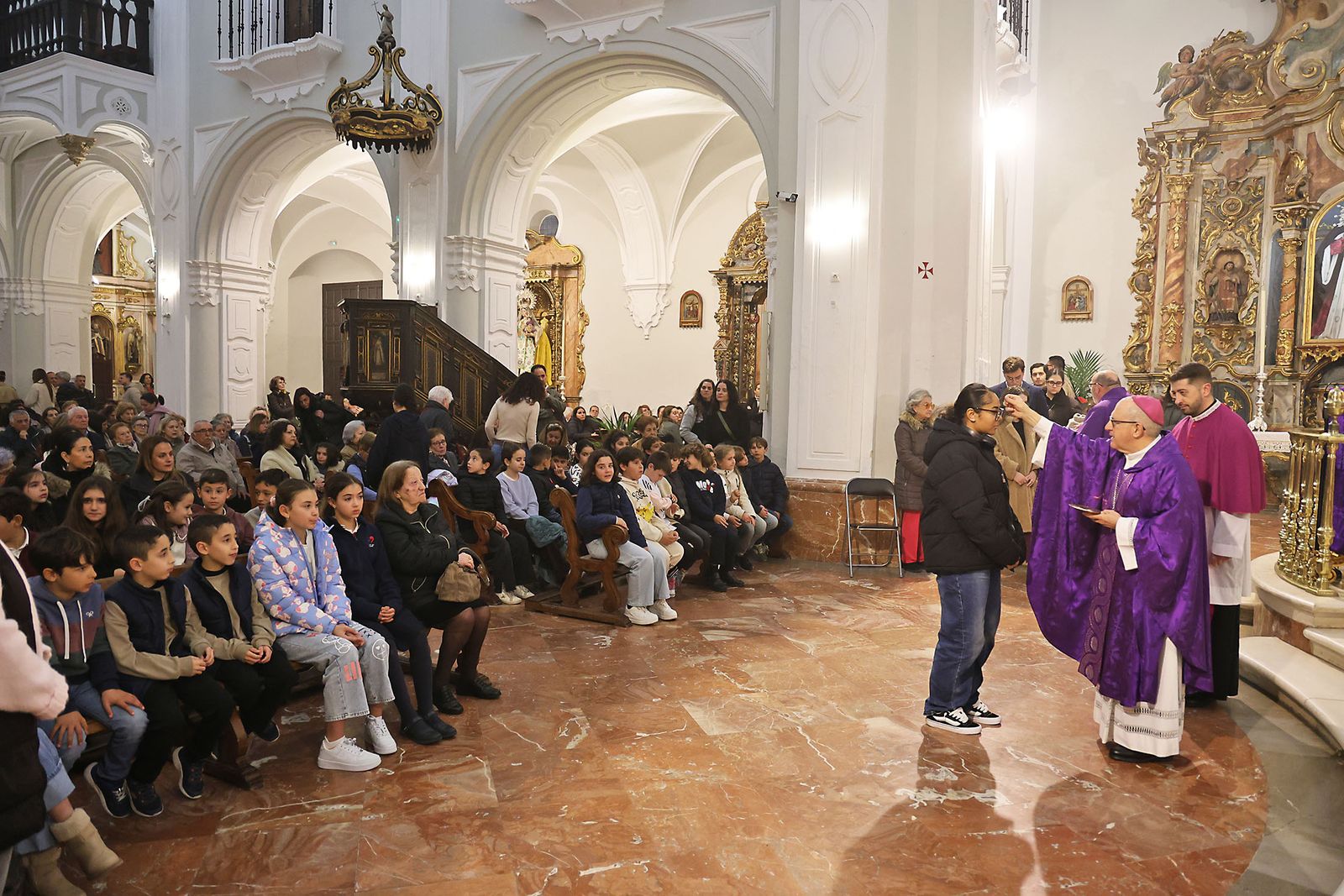 Las fotografías de la Misa de Imposición de Cenizas en la Catedral