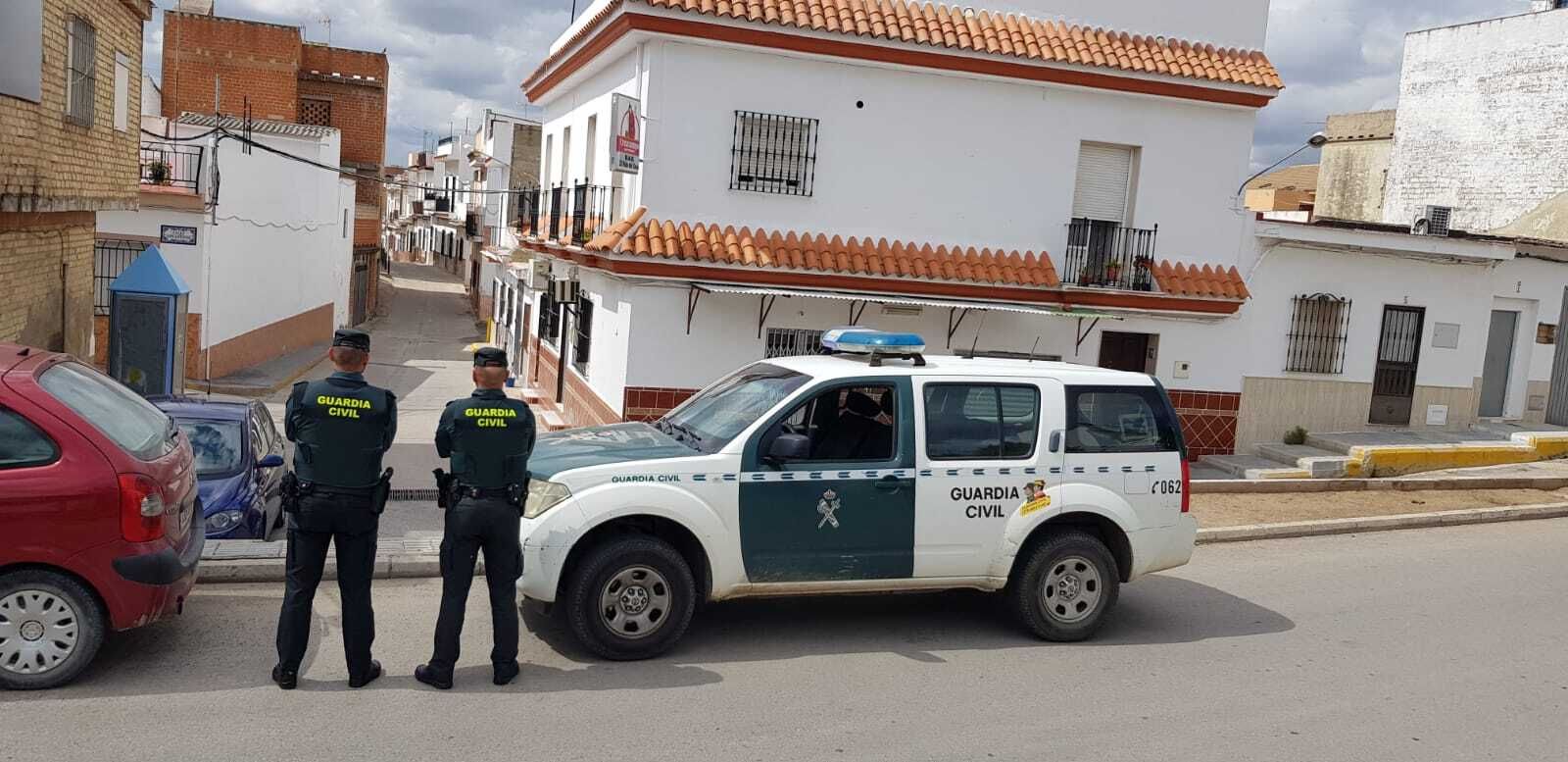 Agentes de la Guardia Civil en Trebujena.