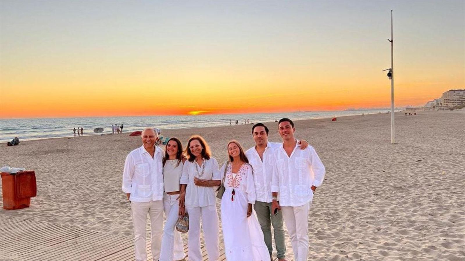 Javier Fernández Lahera y  Marta Crespo con sus hijos Javier y Gonzalo y  Marisa González Villaverde.